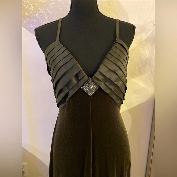 Tadashi velour evening dress size medium - Picture 2 of 8